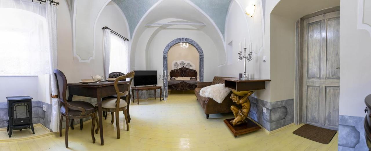 Apartman Charlotte V Dome So Studnou Na Streche Banská Štiavnica エクステリア 写真