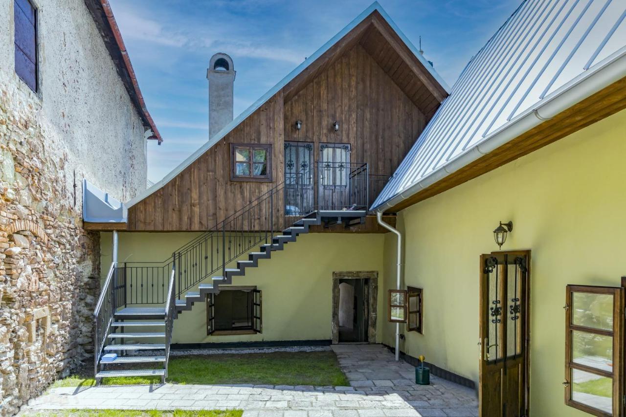 Apartman Charlotte V Dome So Studnou Na Streche Banská Štiavnica エクステリア 写真